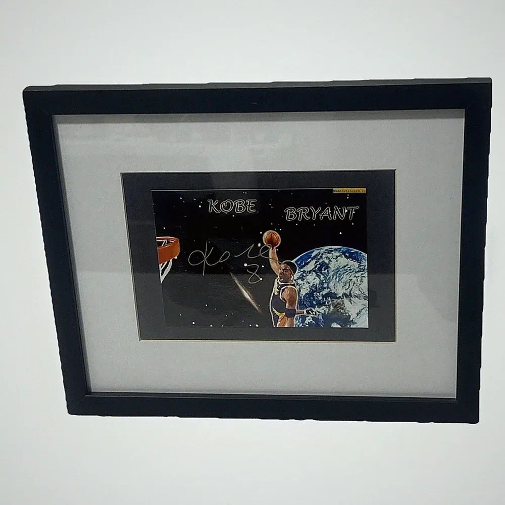 Kobe Bryant Signed #8 Gold Ink Auto – 3.6x5.1 Fujicolor Crystal Archive w Frame